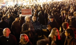 Hiljade ljudi u Parizu na skupu protiv antisemitizma