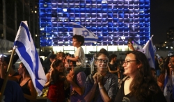 Hiljade ljudi u Tel Avivu slavile kraj Netanjahuove ere (VIDEO)
