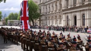 Hiljade ljudi u centru Londona obeležava 80. godišnjicu Dana pobede u Evropi