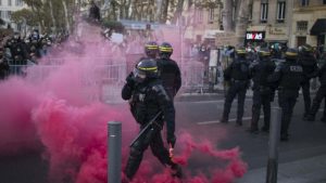 Hiljade na protestima u Francuskoj zbog zabrane slikanja policajaca