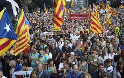 
					Hiljade na protestima u Kataloniji povodom godišnjice referenduma o secesiji 
					
									
