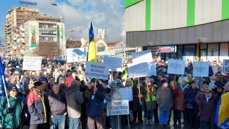 Hiljade penzionera na protestima u Zenici, traže povećanje od 10 posto