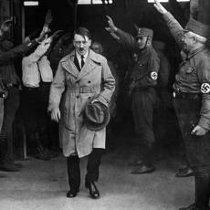 Hitlerov pribor za jelo prodat na aukciji: Šokiraćete se kad vidite CENU (FOTO)