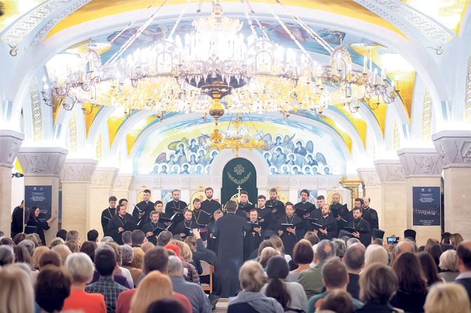 Hor ruskih sveštenika u kripti Hrama Svetog Save