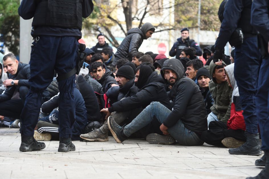 Horgoš: Kod migranata pronađeno oružje, obeležja OVK