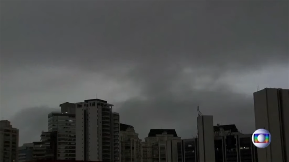 Horor: MRAK prekrio ceo grad usred bela dana (VIDEO) 