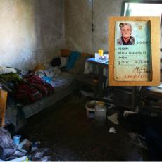 Horor u Obrenovcu: Krv curi kroz dušek... Jeziva slika sa mesta gde je otac PREKLAO sina (FOTO)