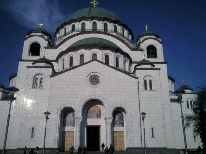 Velike kolone vernika na Kalemegdanu u hramu Svete Petke