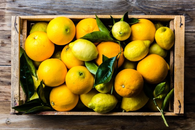 Hrvati jedu svež limun i narandže stare pet i više godina?
