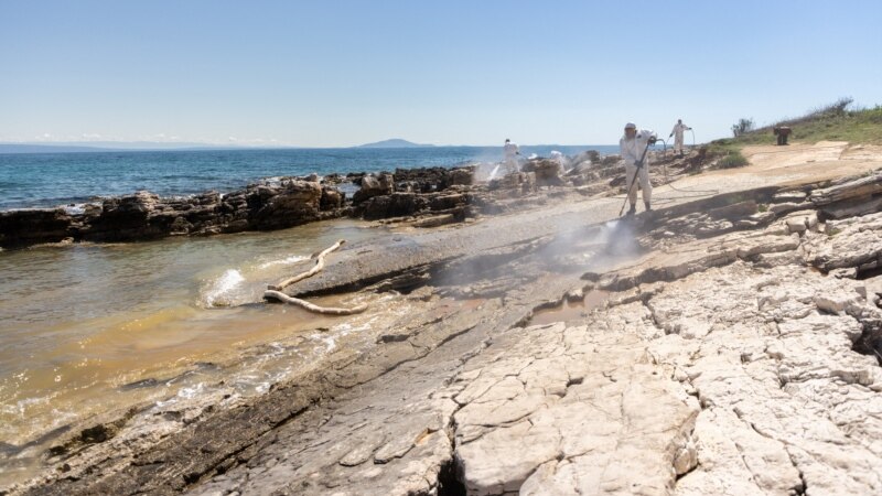 Hrvatska čisti misteriozne nakupine nafte s plaža prije dolaska turista