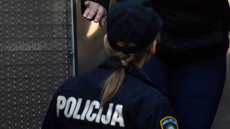 Hrvatska policija privela šest osoba zbog transparenta