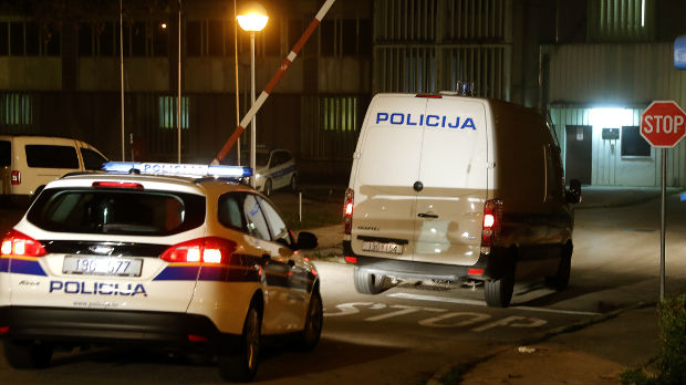 Hrvatski policajci pretili Srbima da će im zapaliti grad