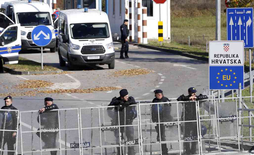 Hrvatski policajci tuku migrante pendrecima i nogama