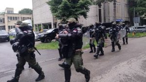 „Hteli ste vatromet, dobićete vatromet“: Protest u Kuli, policija pod punom opremom (VIDEO, FOTO)