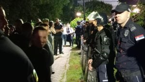 „Hteli ste vatromet, dobićete vatromet“: U Kuli prvo tenzije, pa novi protest