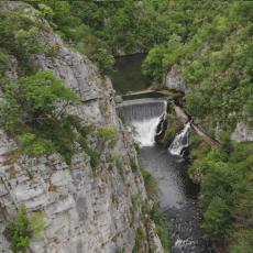 Huk i grmljavina od koje zastaje dah: Neverovatan vodopad na reci Đetinji kod Užica (FOTO)