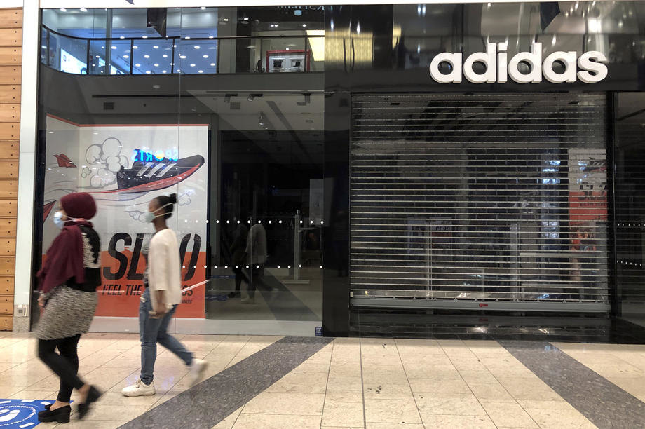 I Adidas obustavlja rad u Rusiji