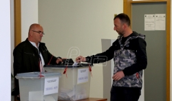 I dalje niska izlaznost na izbore u opštinama na severu Kosova, glasalo 1. ...
