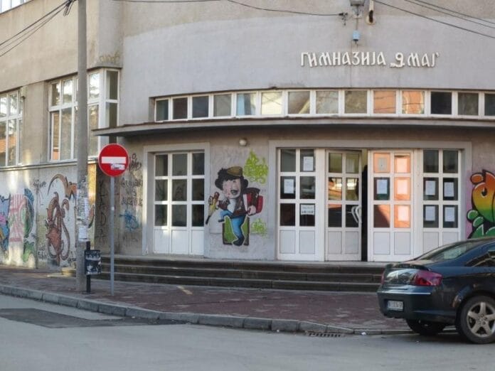 I đaci niške Gimnazije „9. maj“ bojkotuju nastavu u znak podrške Dijani Hrki