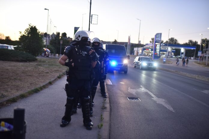 I juče hapšenja u Nišu tokom blokada, jedan mladić povređen i priveden
