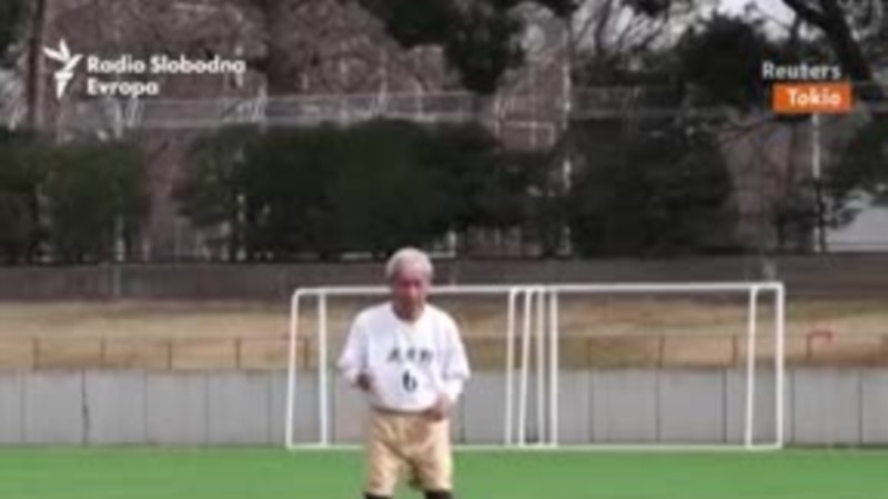 I osamdesetogodišnjaci igraju fudbal u Japanu