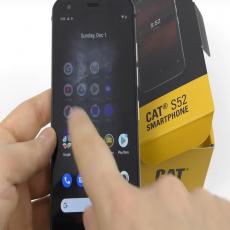 IDEALAN ZA ŠEPRTLJE: Ovaj telefon je praktično neuništiv (VIDEO)