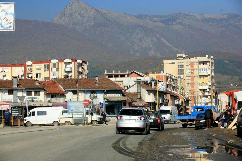 INCIDENT U PEĆI: Albanci maltretirali ekipu Radio Goraždevca na snimanju u Rugovskoj klisuri!