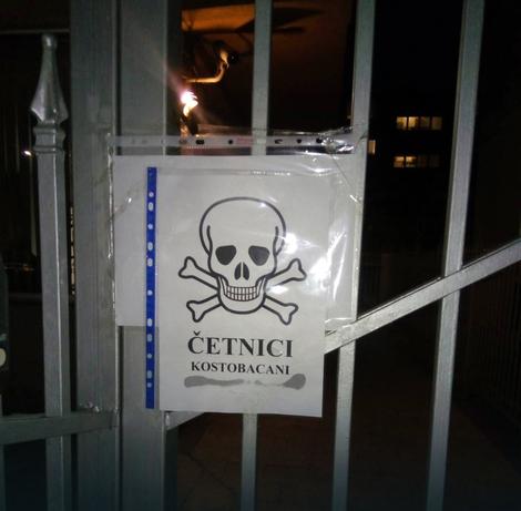 INCIDENT U SARAJEVU Plakat sa mrtvačkom glavom na Ambasadi Srbije
