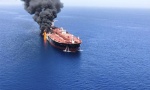 INICIDENTI U OMANSKOM ZALIVU: Oštećena i napuštena dva tankera u blizini Iranske obale, jedan gori (Foto)
