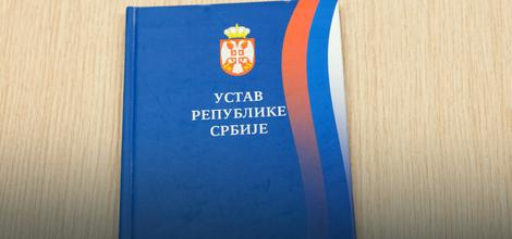 IPSOS: Ogroman broj građana neinformisan o Ustavu Srbije, promena je neophodna