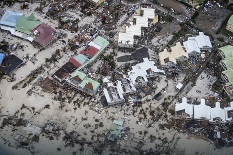 IRMA STIŽE, FLORIDA STRAHUJE Uragan donosi štetu od 200 MILIJARDI I 2.800 ŽRTAVA