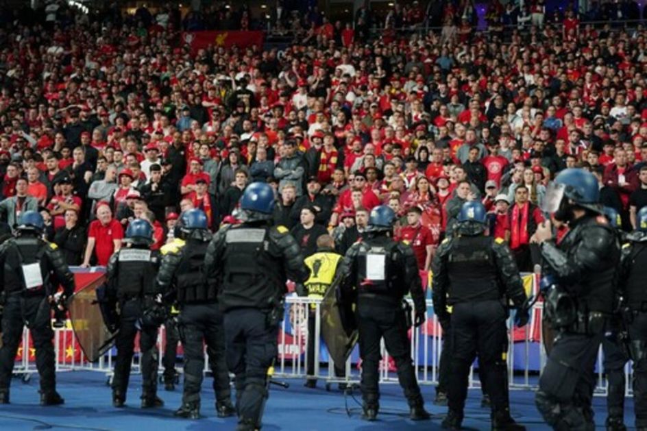 ISTORIJSKA BRUKA LIGE ŠAMPIONA Kurir otkriva: Srbin u Parizu JEDVA IZBEGAO LUDILO, navijače s lisicama vodili sa stadiona