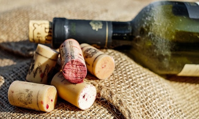 ITALIJANSKI RESTORAN: Besplatno vino onima koji ostave mobilne dok jedu