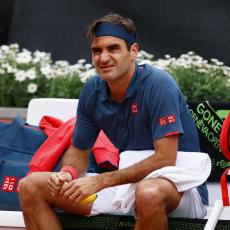 IZBLAMIRAO SE U ŽENEVI: Federer ispao već posle prvog meča