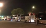 IŽIVLjAVANjE PRED USKRS: Hrvatska policija zaustavila srpske autobuse na granici, prete putnicima (FOTO/VIDEO)