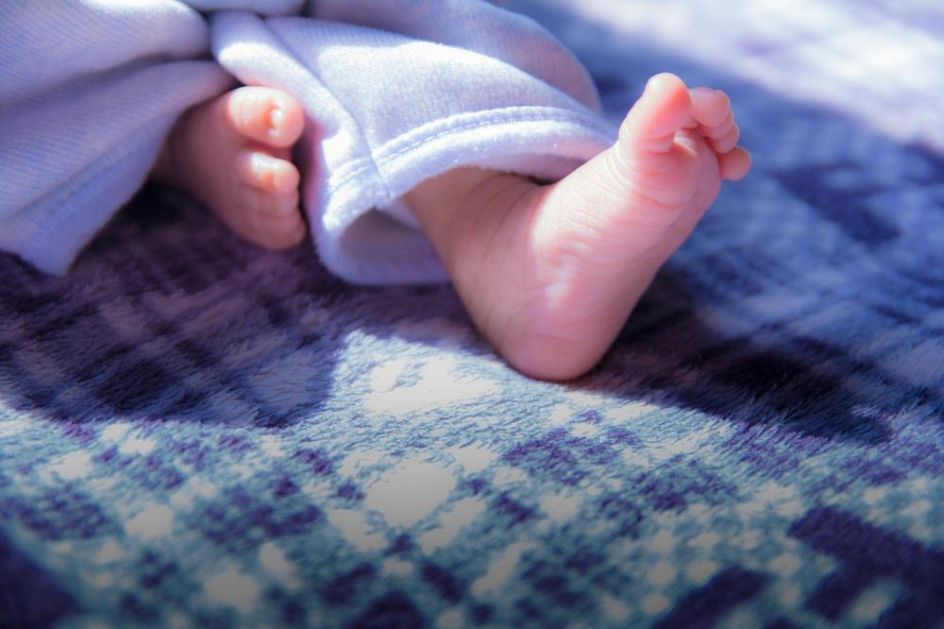 IZLEČEN NAJMLAĐI PACIJENT NA SVETU: Beba stara 17 dana pobedila koronavirus i to bez lekova