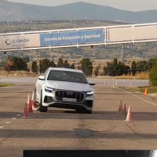 IZNENAĐUJUĆE AGILAN! Audi Q8 se odlično pokazao na čuvenom testu severnog jelena! (VIDEO)