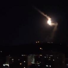 IZRAELSKE RAKETE ZASULE DAMASK: Sirijski PVO odbija strašne napade (VIDEO)