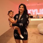 Ide u pevačice: Kylie Jenner napravila haos na internetu pesmicom za ćerku