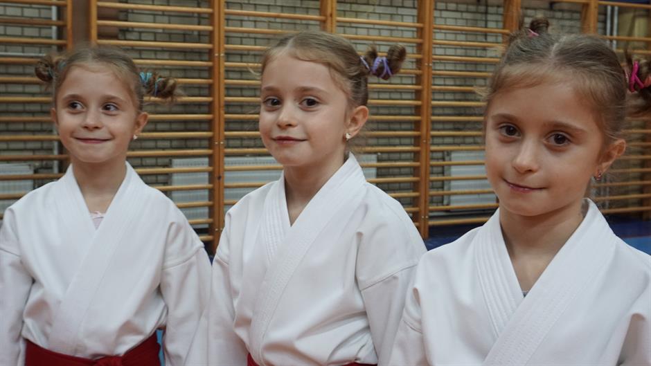 Identične trojke iz Novog Pazara - jedinstveni karate tim