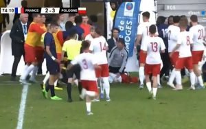 Igrač glavom nokautirao rivala: Pogledajte tuču fudbalera i 4. crveni karton Francuza za 22 minuta