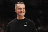 Reptorsi okupali srpskog trenera posle istorijske pobede u NBA ligi VIDEO