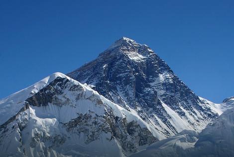 Ili ću se vratiti mrtav, ili ću opet osvojiti Mont Everest: Ovo je izjavio starac koji je preminuo na putu ka NAJVIŠEM VRHU SVETA