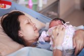 Imala je carski rez i operaciju mozga u isto vreme: Influenserka videla bebu posle mesec dana kome