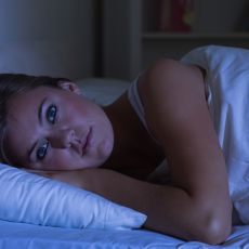 Imate problem sa spavanjem za vreme MENSTRUALNOG CIKLUSA? Na ovaj način možete poboljšati SAN tokom ONIH DANA