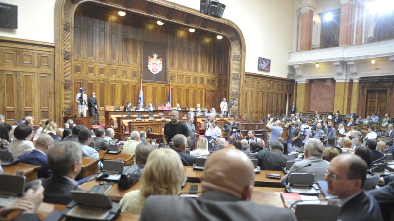 Incident u Skupštini Srbije zbog Crne Gore
