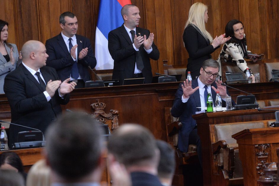 Incident u Skupštini Srbije, opozicija prekinula Vučićevo obraćanje