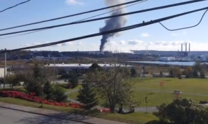 Incident u rafineriji: Iz objekta kulja gust, crni dim, od stanovnika se traži da u potpunosti izbegavaju ovo područje (FOTO, VIDEO)