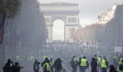 Incidenti na protestu zbog visokih cena goriva u Parizu