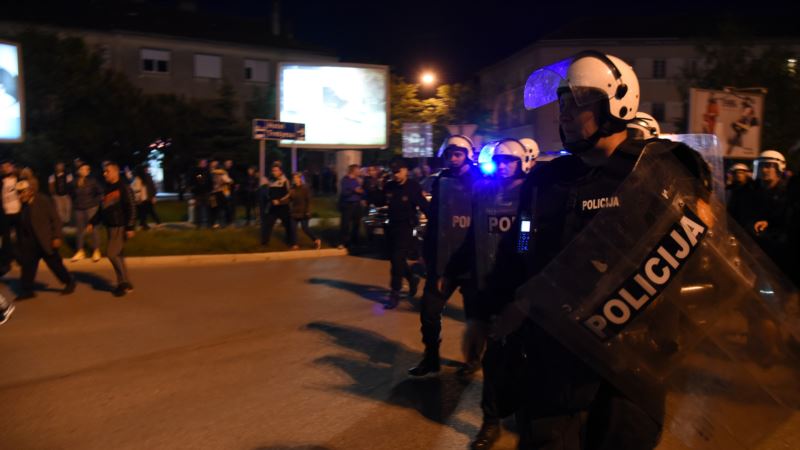 Incidenti u Pljevljima i Nikšiću, povrijeđeni policajci, više privedenih 